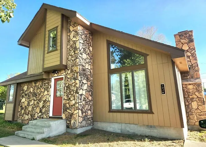 Cozy Cabin In The City Plus Gym
