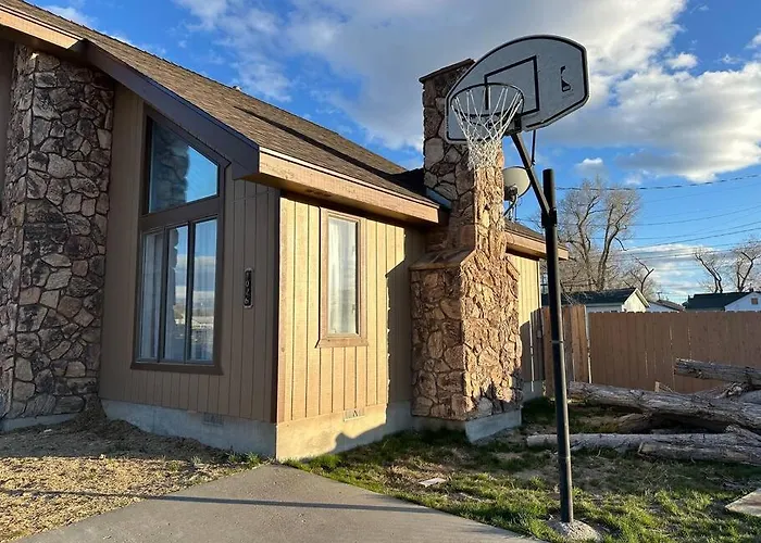 Cozy Cabin In The City Plus Gym