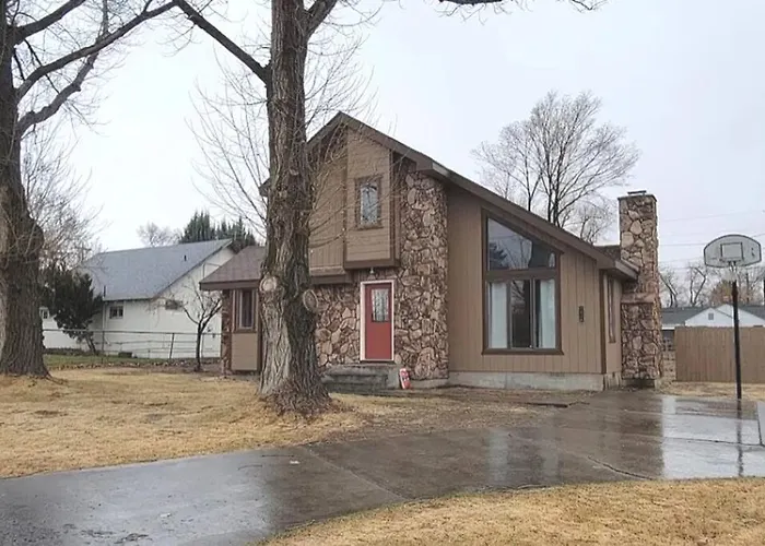 Cozy Cabin In The City Plus Gym
